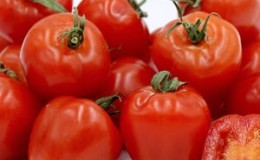 A variety with an appetizing name - Strawberry tomato: grow it correctly and collect up to 5 kg per bush