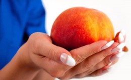 The benefits and harms of peaches for women