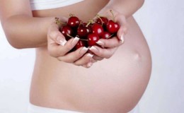 Is it possible to eat cherries during pregnancy and how are they beneficial for the expectant mother and baby?