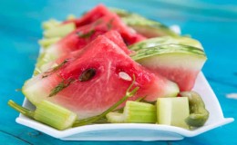 Top 8 original recipes for delicious pickled watermelons with honey in jars for the winter