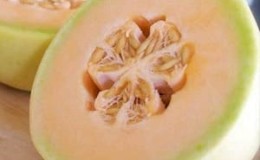 Why is the melon pink inside and is it possible to eat it?