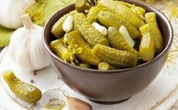 The best recipes for preparing sweet and sour cucumbers for the winter