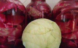How delicious and easy it is to pickle cabbage for the winter using quartered heads of cabbage