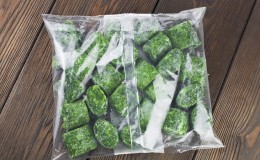 How to freeze dill for the winter in the freezer: methods of preparation and further use