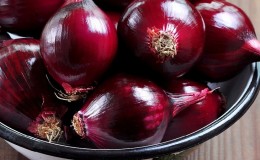 Sweet, spicy and moderately spicy purple onions and their varieties