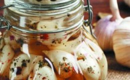 The simplest DIY preparations: storing garlic in glass jars - life hacks and important rules