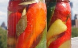 Original do-it-yourself preparations: how to salt whole bell peppers for the winter quickly and tasty