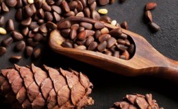 What are the benefits of pine nuts for women?