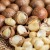 What does macadamia nut taste and smell like, and how to eat it correctly