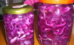 Simple and tasty ways to pickle red cabbage in jars for the winter