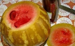 Delicious recipes for soaked watermelons: in a pan, jar and barrel