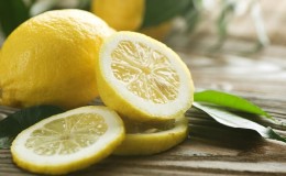 Who is it indicated for and what are the benefits of lemon for a woman’s body?