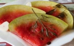 Simple and quick recipes for pickled watermelons