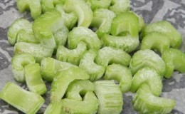 How to freeze celery for the winter and is it possible to preserve its beneficial properties?