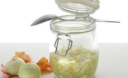 The best ways to squeeze juice out of onions without shedding a sea of ​​tears