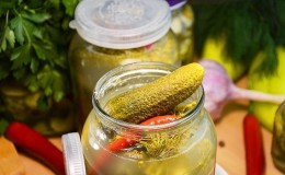 Why pickles become soft in a jar and how to prevent it