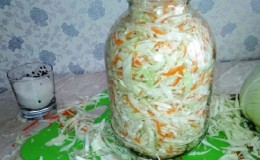 How to properly pickle cabbage so that it is crispy: recipes in jars and pans