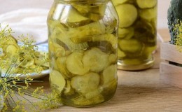 Recipes for delicious sliced ​​cucumbers pickled in jars for the winter