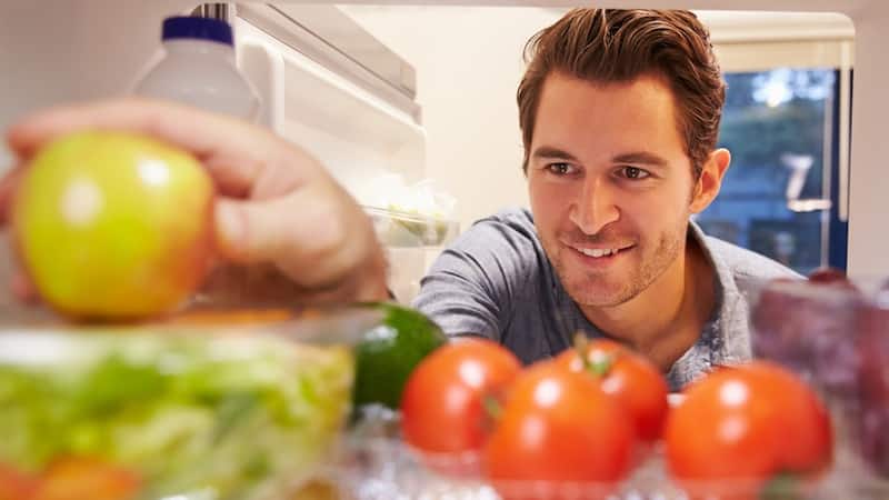 Fresh harvest for a long time: why tomatoes cannot be stored in the refrigerator and where is the best place to do it