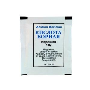 How is spraying boric acid beneficial for tomatoes?