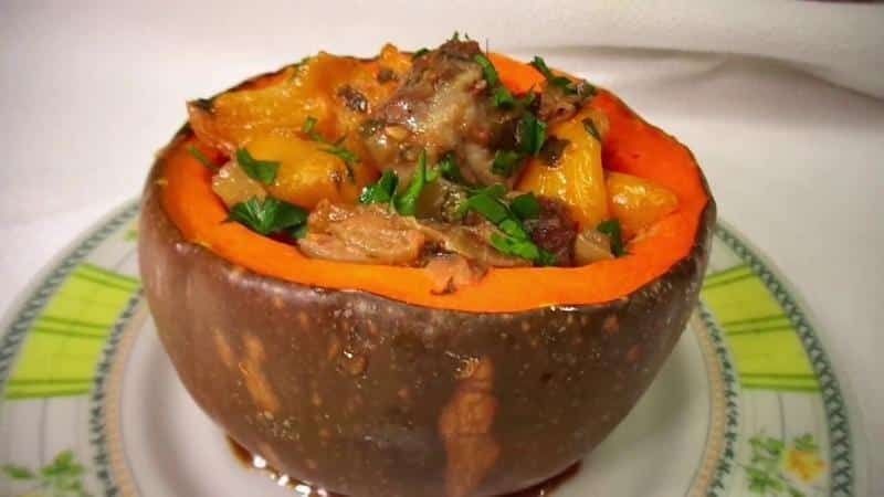 How to properly cook pumpkin baked in the oven: the benefits and harms of the dish