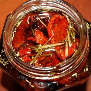 How to make dried tomatoes with your own hands: a selection of the best ways to prepare tomatoes at home