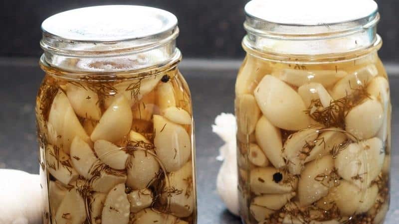 How to preserve garlic for the winter in a tasty and simple way?