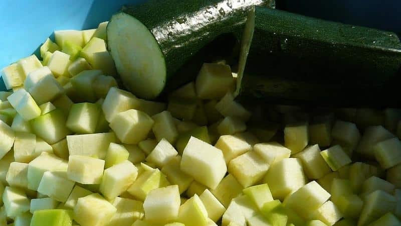 Let's preserve the taste and benefits: how to freeze zucchini fresh for the winter and what to cook from them later