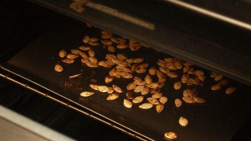 How to dry pumpkin seeds at home: choose the best method and follow the instructions