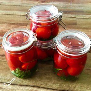 An unusual fruit with an original name: the Red Banana tomato - what is it good for and how to grow it yourself