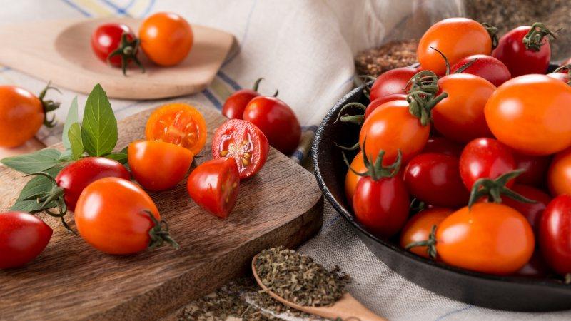 The best express recipes for how to pickle tomatoes in a bag quickly and tasty: ingredients, instructions and tips from housewives