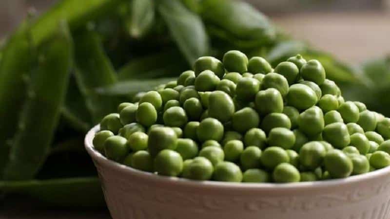 How to cook green peas at home for the winter: the best recipes and useful tips