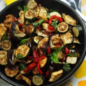 Review of the Nutcracker eggplant variety: advantages and disadvantages, nuances of cultivation