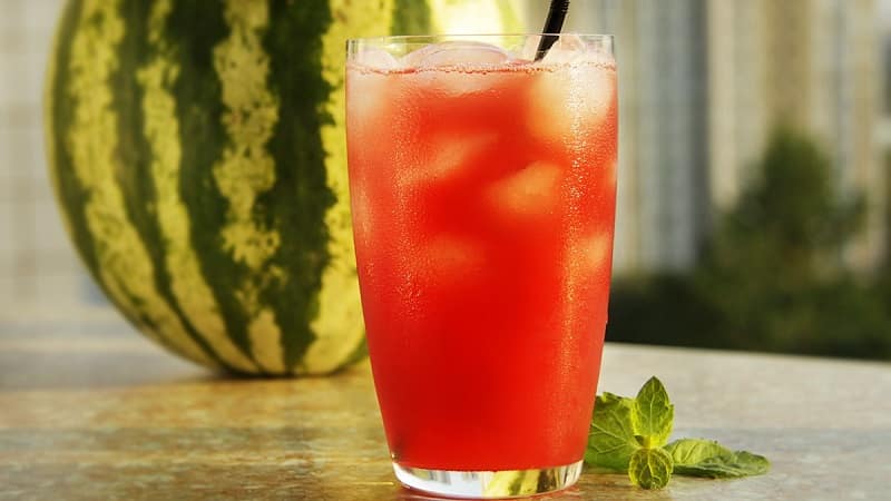 The benefits of watermelon juice and how to prepare it correctly at home