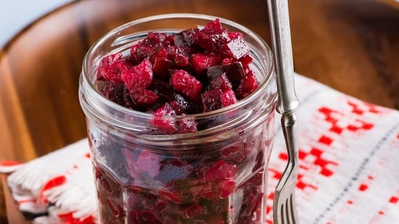 How to pickle beets quickly and tasty: an express recipe for guests and ways to preserve vegetables for the winter