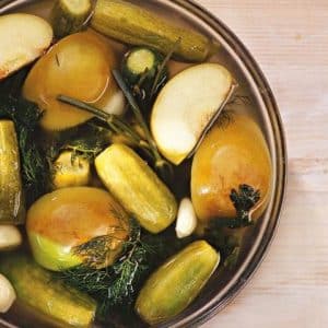 Recipes for cucumbers and apples for the winter: cook deliciously and roll up correctly