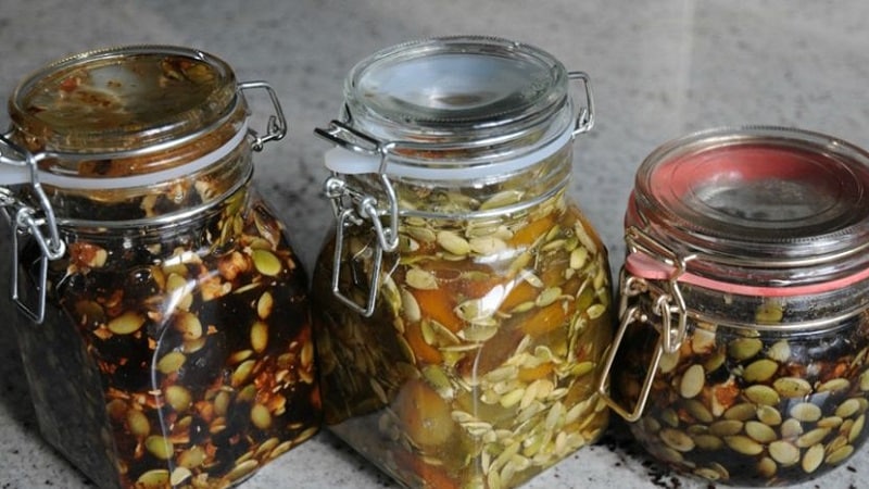 A tasty and healthy medicine - pumpkin seeds with honey for prostatitis: recipes and treatment rules