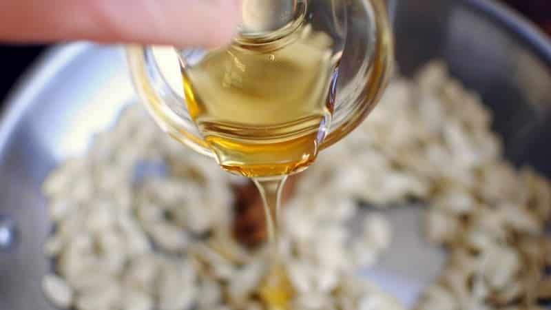 A tasty and healthy medicine - pumpkin seeds with honey for prostatitis: recipes and treatment rules