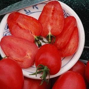 Delicious and aromatic tomatoes that look like giant berries - the amazing German Red Strawberry tomato