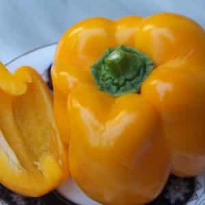 One of the best types of bell pepper - Golden Calf: an overview of the variety and its characteristics