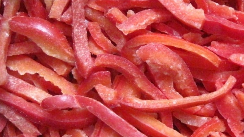How to freeze bell peppers for the winter: making healthy preparations for delicious dishes
