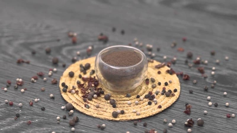 How allspice grows in the natural environment and how to grow it at home