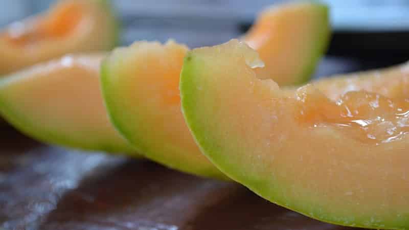 How does melon affect the intestines: does it weaken or strengthen?