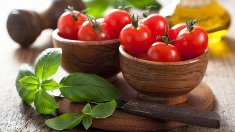 We adopt the experience of experienced summer residents - how to treat tomatoes with aspirin and how this will help produce abundant yields