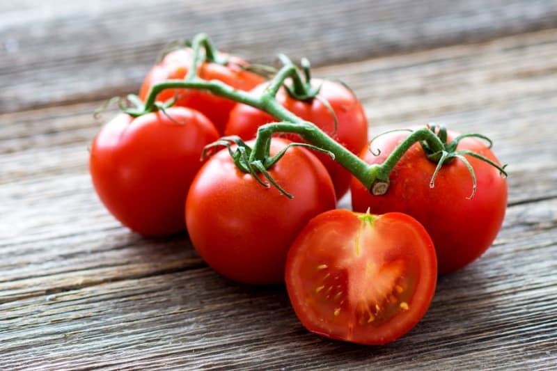 Is it worth planting a Betta tomato on your plot? Characteristics and photos of the variety, nuances of cultivation