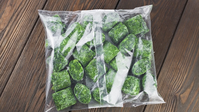 How to freeze dill for the winter in the freezer: methods of preparation and further use