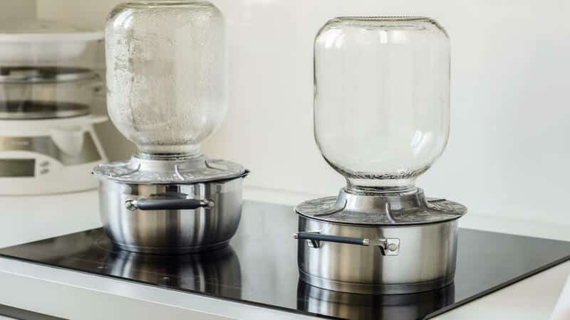 How to cook delicious and original sweet tomatoes in liter jars for the winter