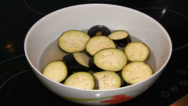 How to freeze eggplants fresh for the winter at home, and what to cook from them