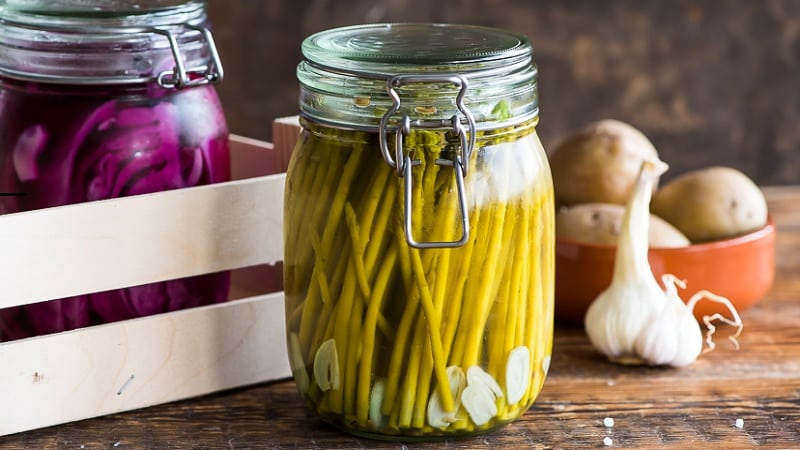 The benefits of pickled asparagus and how to cook it at home