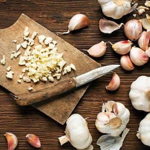 What happens if you eat garlic every day, and how much to eat so as not to harm your health